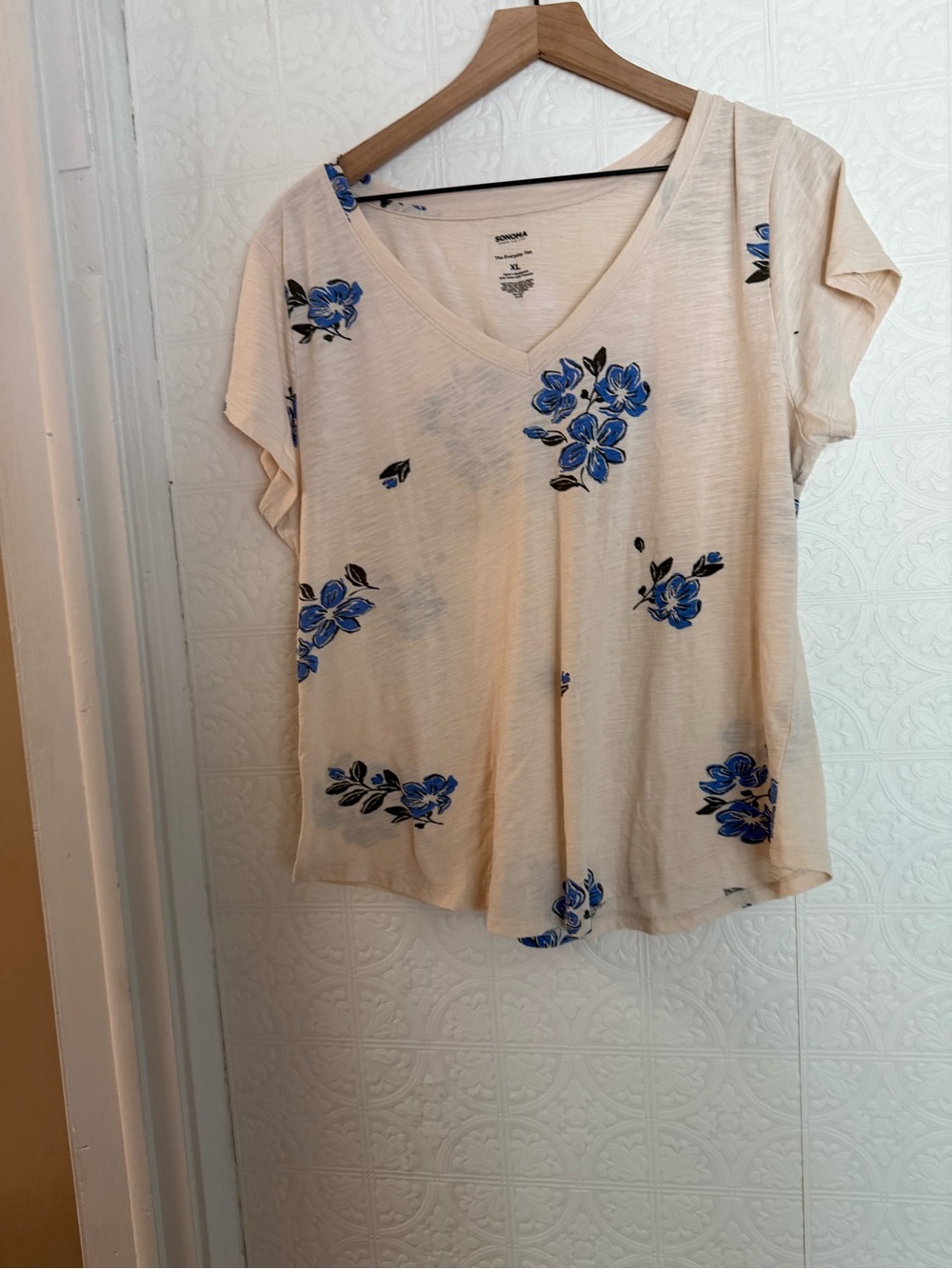 Sonoma Cream V-Neck Short Sleeve Top with Blue Floral Print